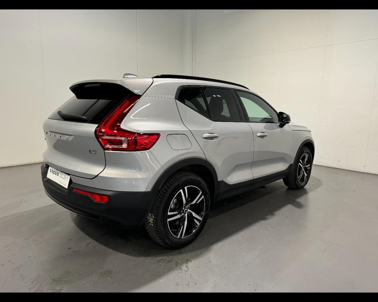 VOLVO XC40 B3 GEARTRONIC PLUS DARK