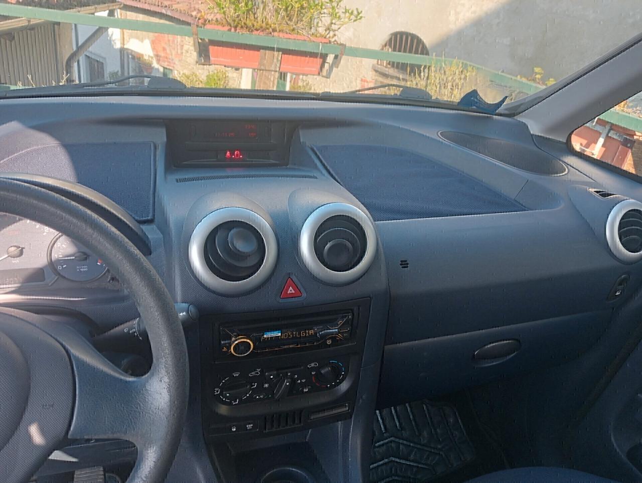 Peugeot 1007 1.4 Happy