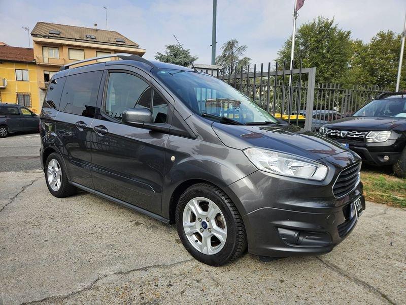 Ford Tourneo Courier 1.5 TDCI 95CV Titanium
