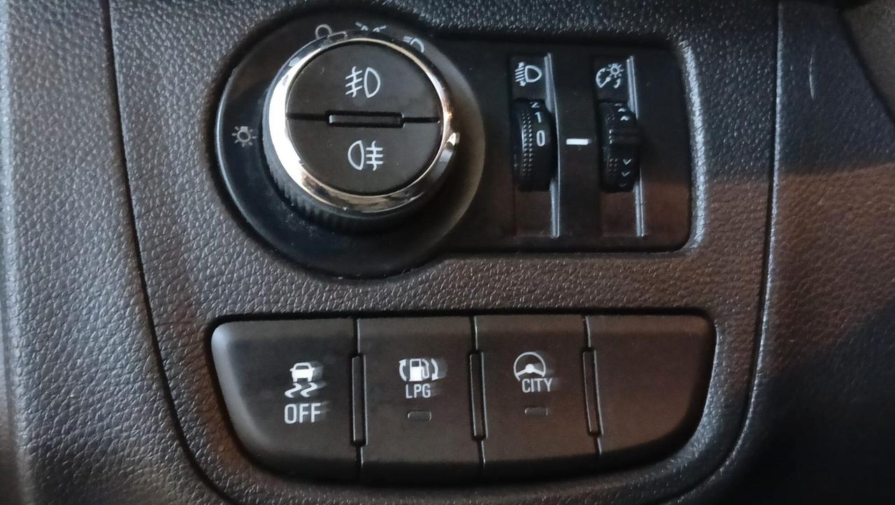 Opel Karl Rocks 1.0 73 CV GPL