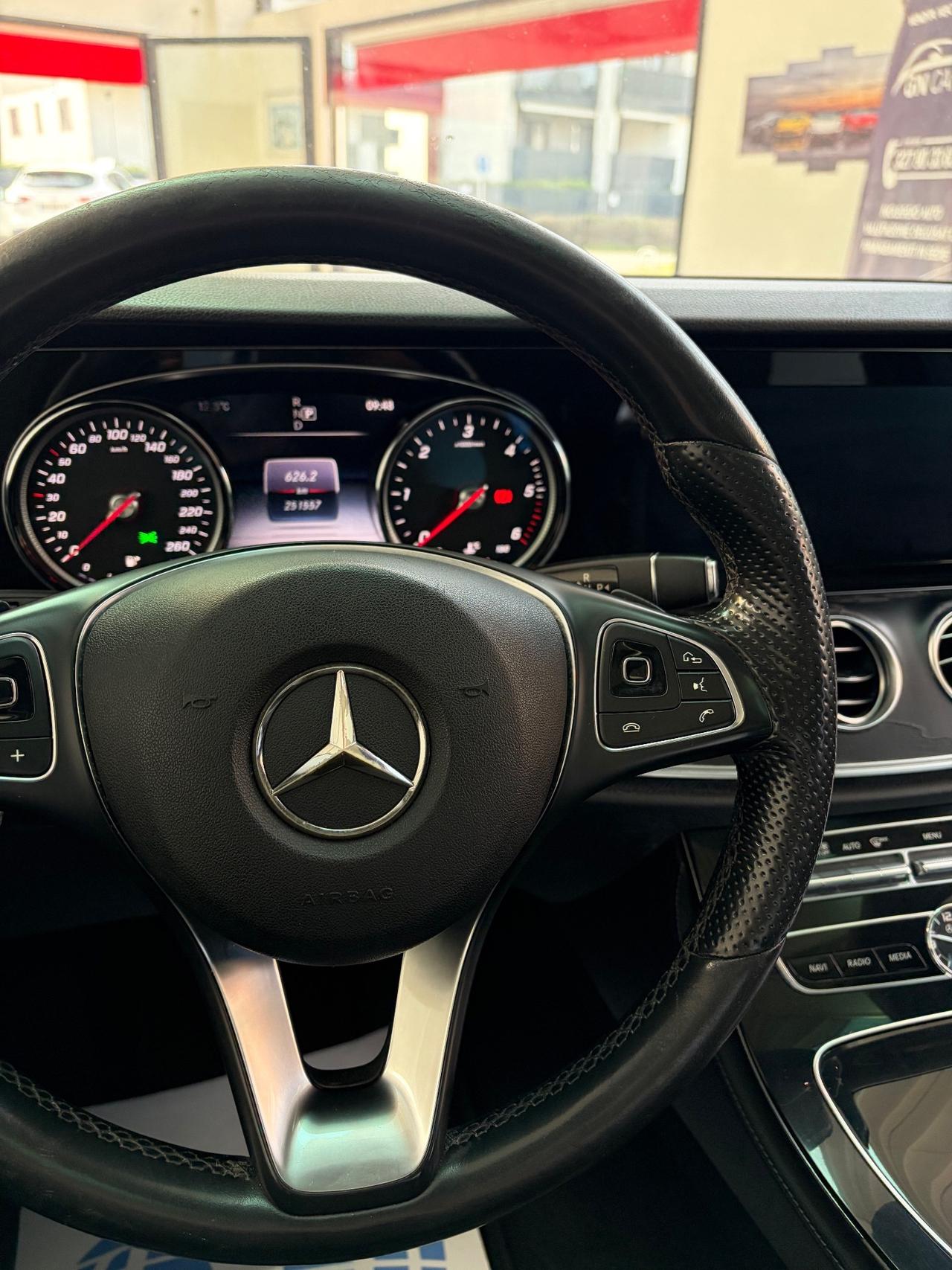 Mercedes-benz E 220 4 Matic Premium Plus