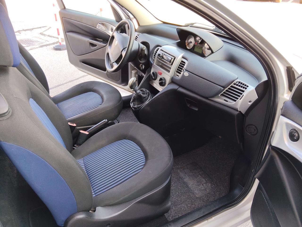 Lancia Ypsilon 1.2 8V