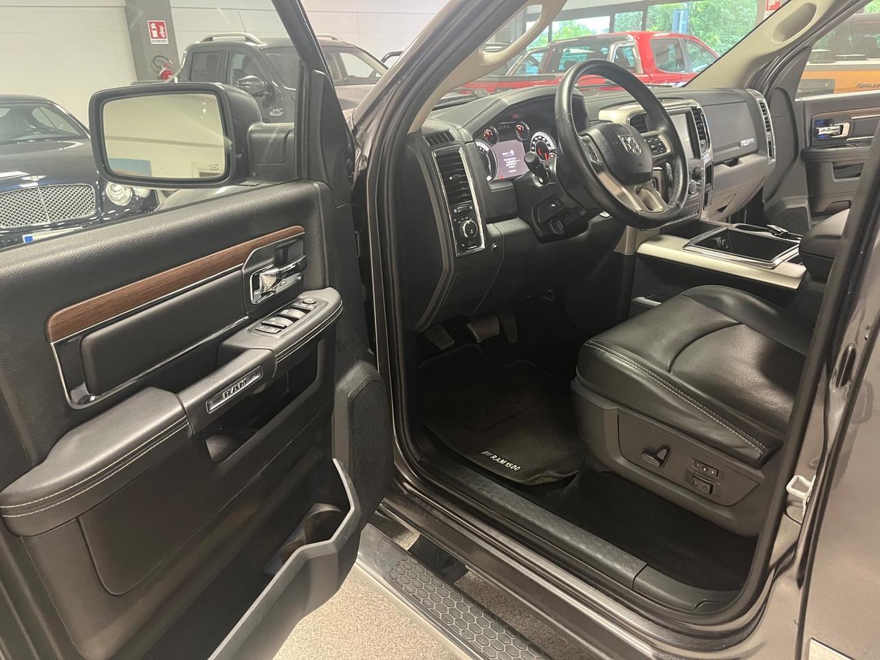 Dodge RAM 1500 5.7 V8 (GPL 200L) LaRamie 401cv at8