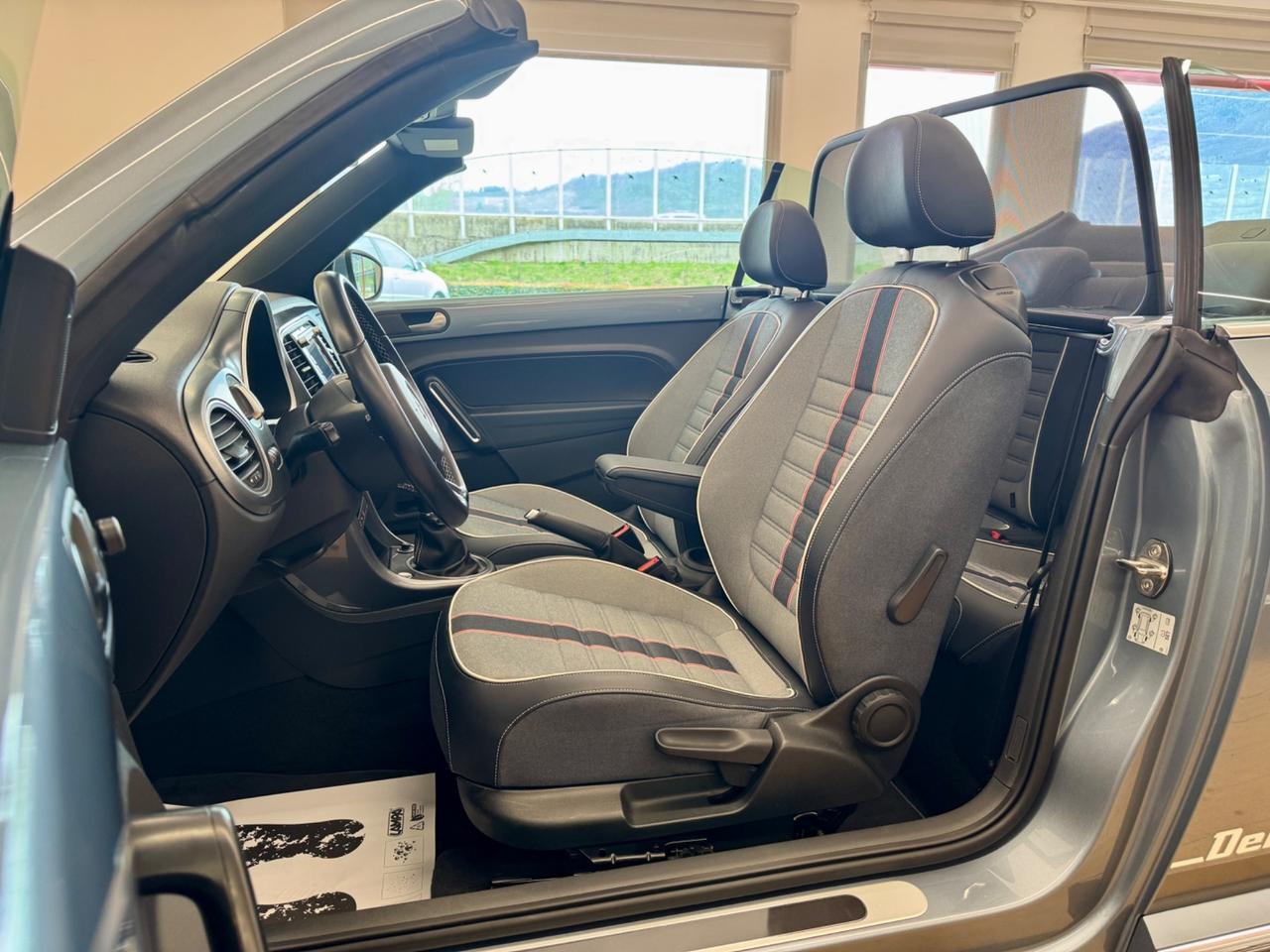 Volkswagen Maggiolino Cabrio DENIM EDITION 29.000 KM