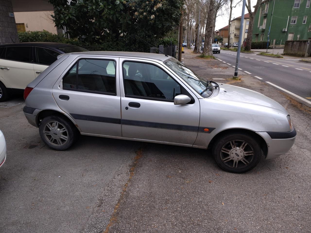 Ford Fiesta 1.2i 16V cat 5 porte Ghia