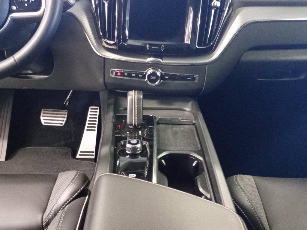 VOLVO XC60 2.0 b4 R-design awd auto del 2022