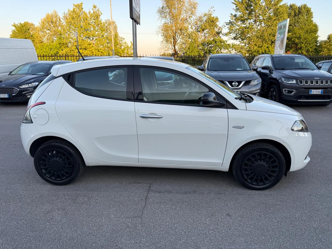 Lancia Ypsilon 1.0 69 Cv FireFly 5 porte S&S Hybrid Silver Plus