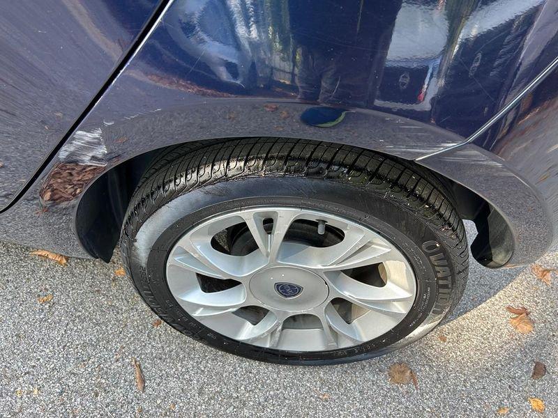 Lancia Ypsilon 5 Porte 1.2 8v 69cv Gold