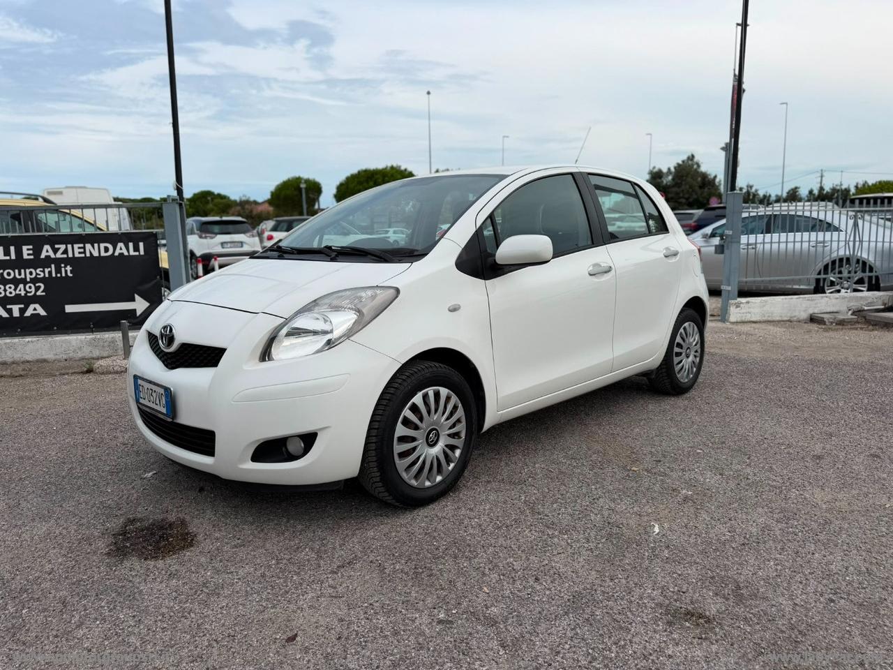 TOYOTA Yaris 1.0 5p. Sol