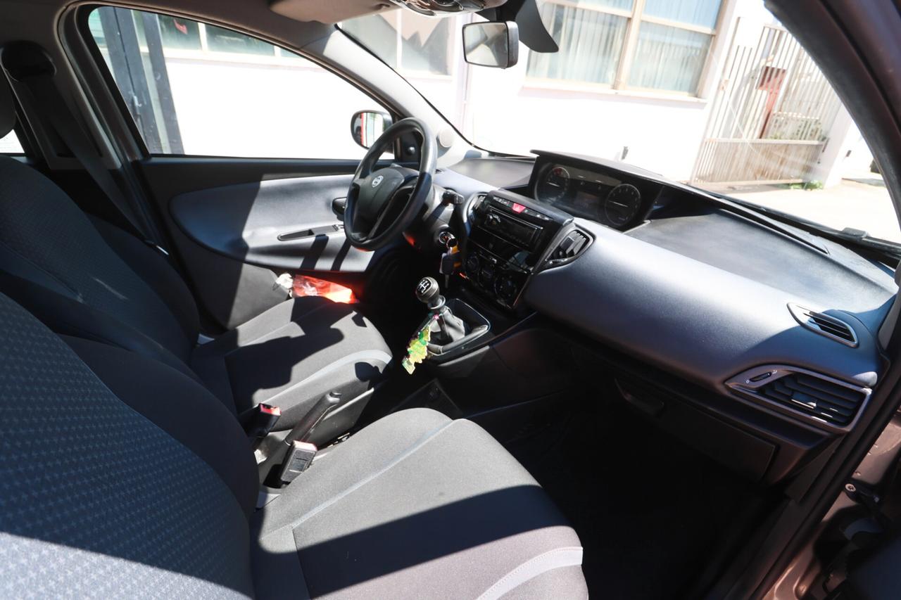 Lancia Ypsilon 1.2 69 CV 5 porte Silver
