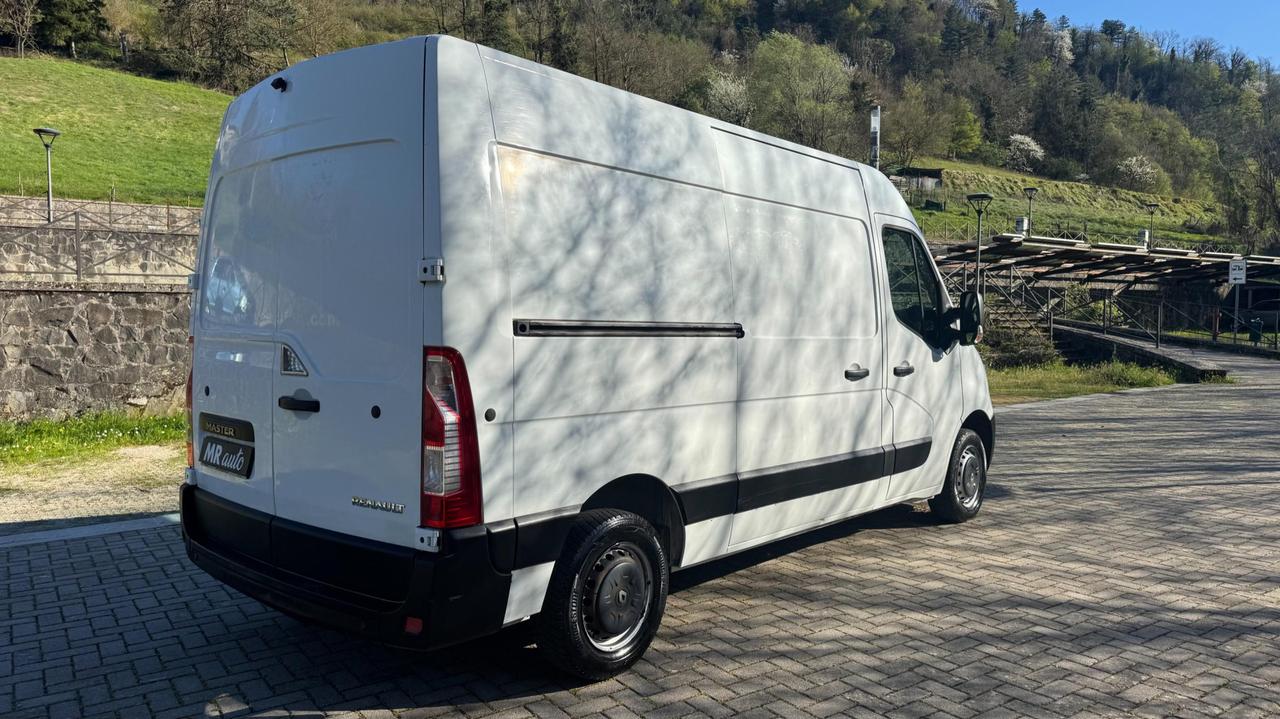RENAULT Master T33 2.3 dci 125cv L2H2 E5