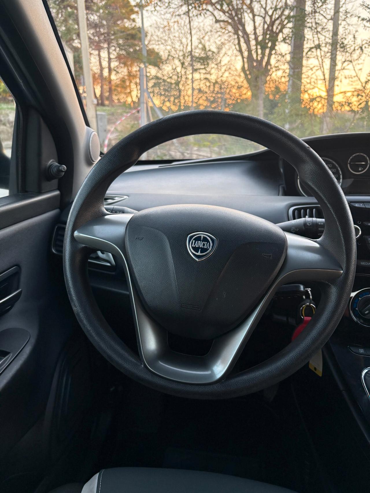 Lancia Ypsilon 1.2 69 CV 5 porte Opening Edition