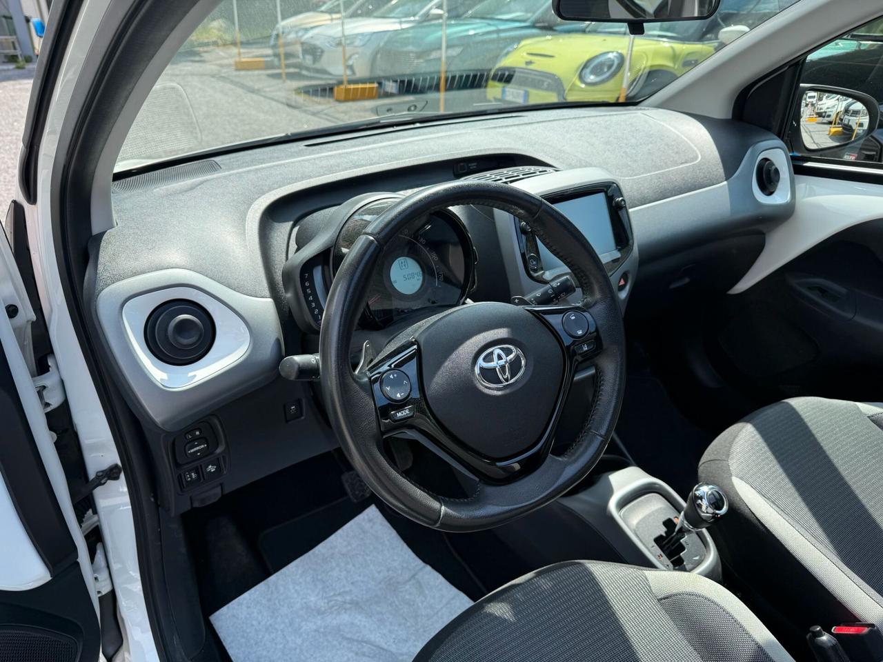Toyota Aygo Connect 1.0 VVT-i 72 CV 5 porte x-clusiv cabrio