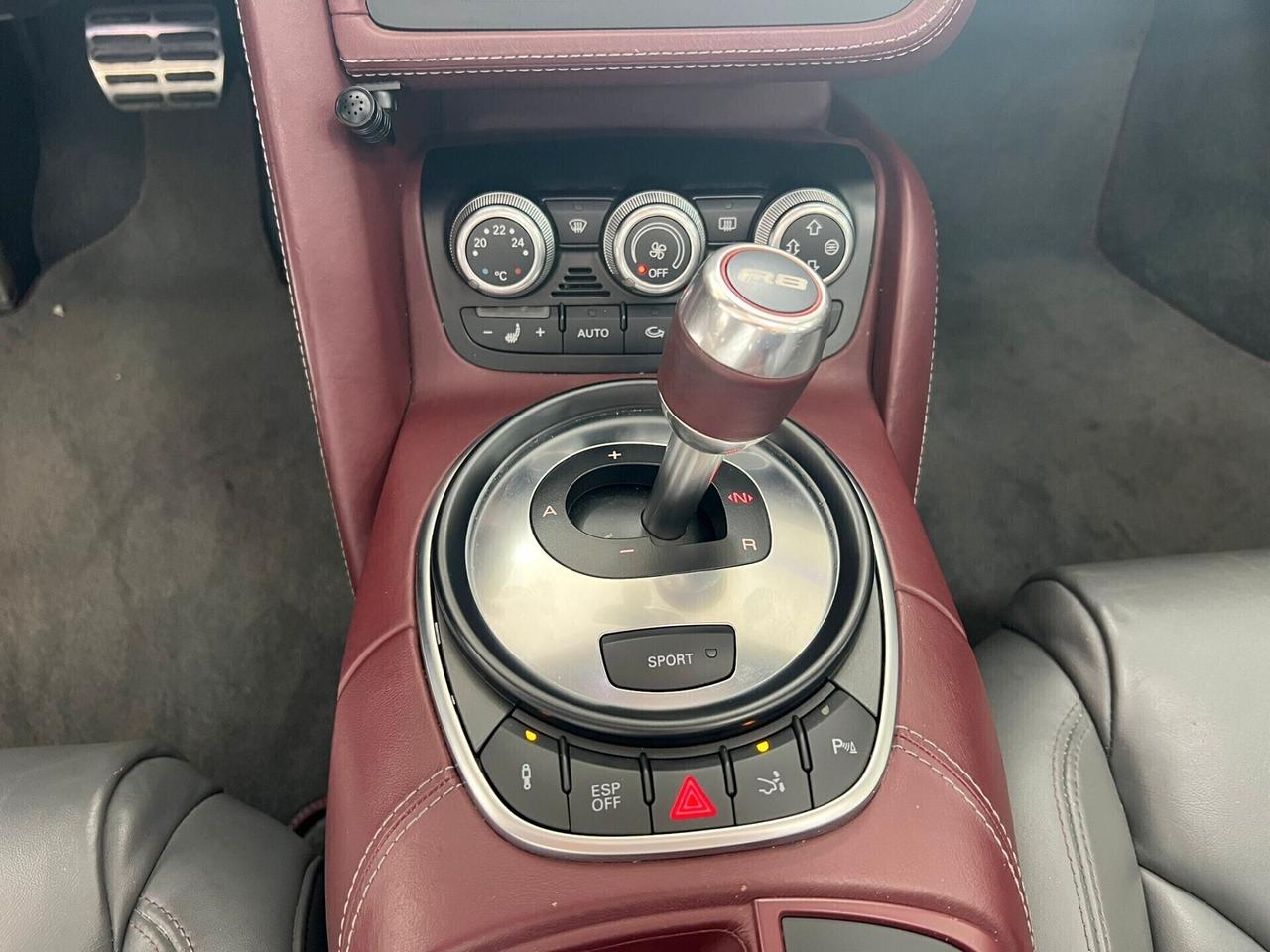 NUOVA AUDI R8 5.2 V10 FSI 525CV QUATTRO R-TRONIC CABRIO IDENTITY BLACK