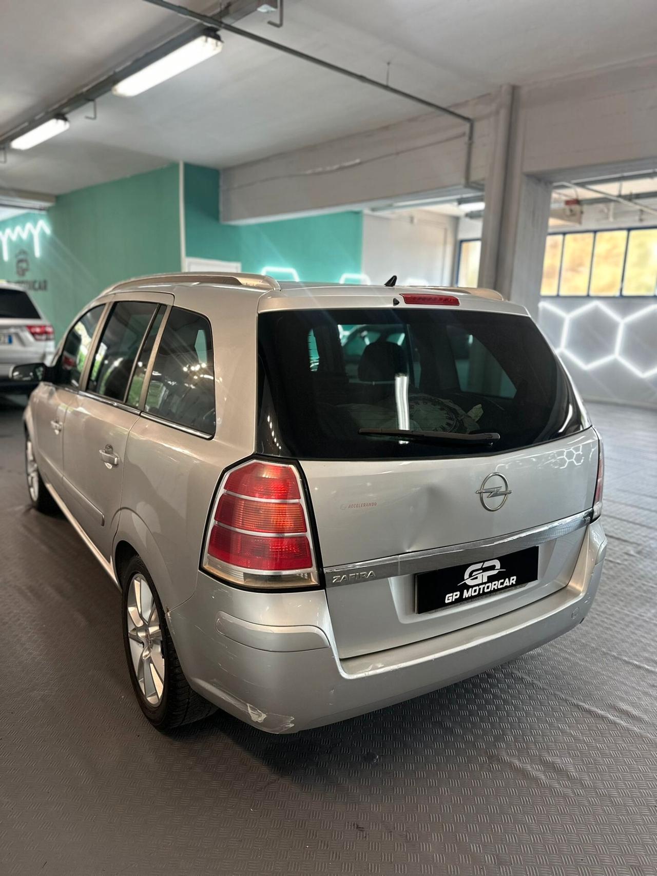 Opel Zafira 1.8 16V VVT Cosmo