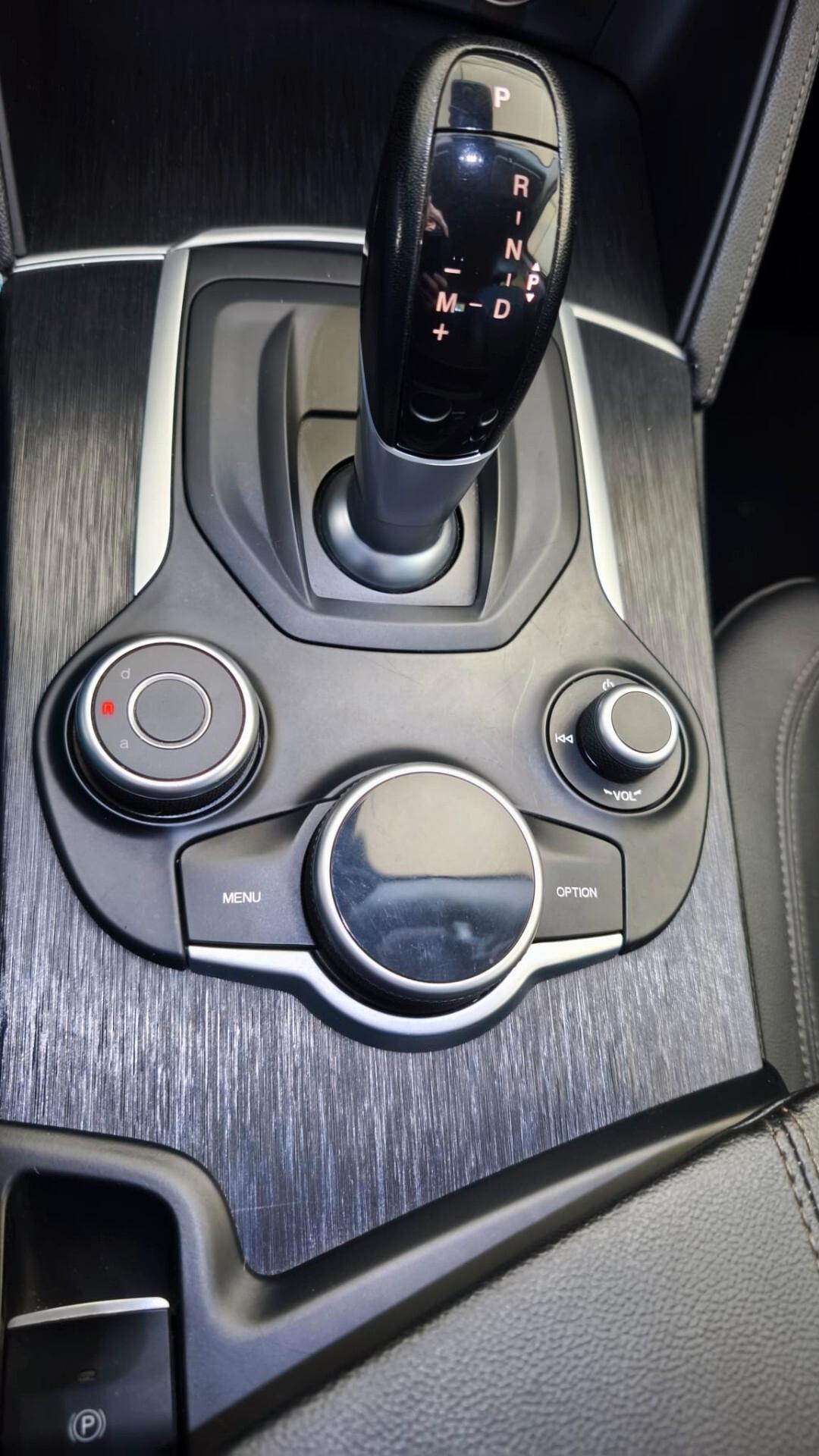 Alfa Romeo Stelvio 2.2 Turbodiesel 190 CV AT8 Q4 Super