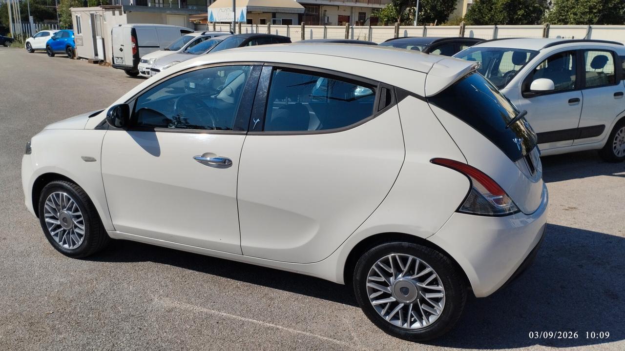Lancia Ypsilon 1.2 69 CV 5 porte S&S Silver GPL