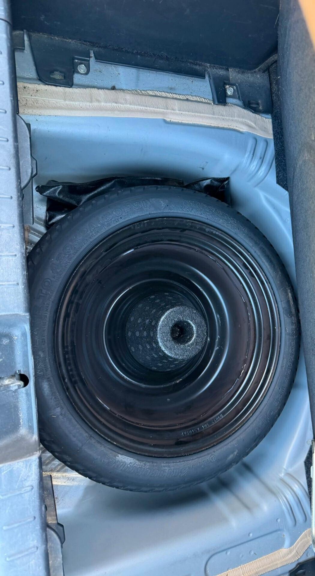 Toyota Yaris 1.0 5 porte Sol - Anno 2011 - Neopatentato