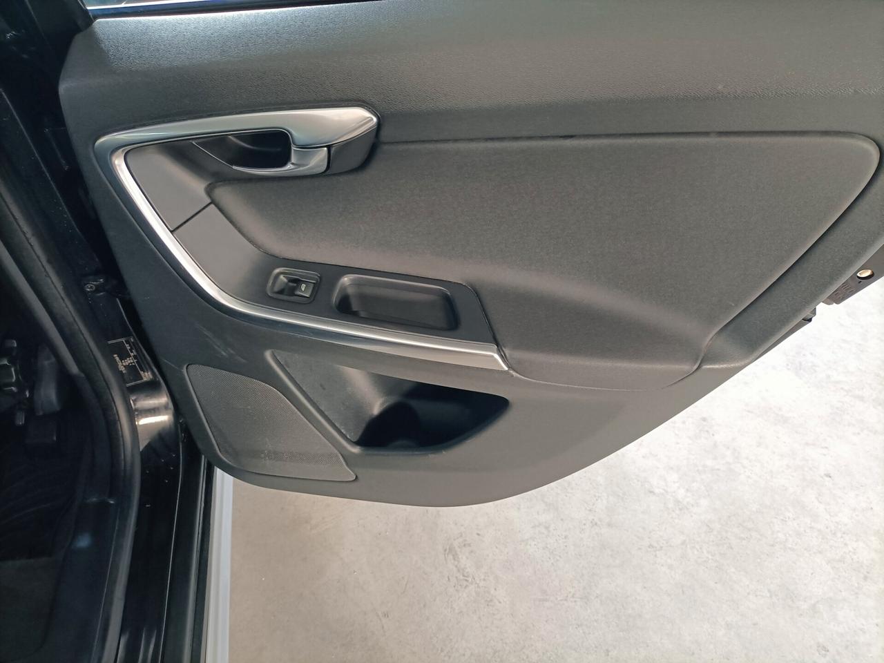 Volvo XC 60 D4 AWD CV 163 Geartronic Summum 06/2012