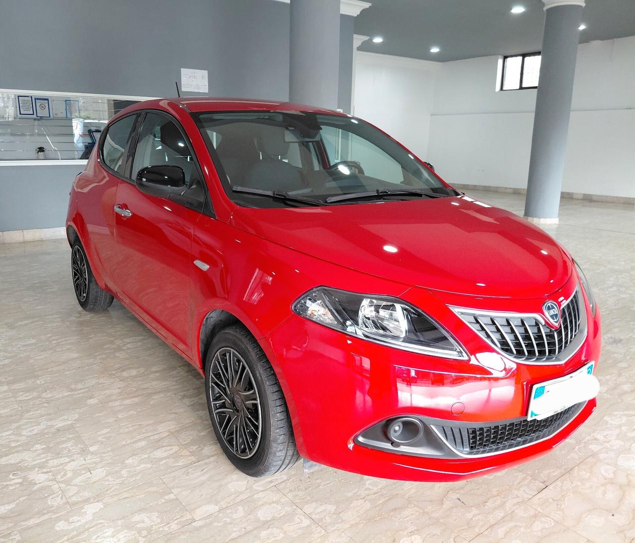 Lancia Ypsilon 1.0 FireFly 5 porte S&S Hybrid Ecochic Silver