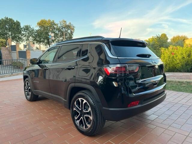 Jeep Compass TOTAL BLACK 4xe Business Plus da 190 euro al mese