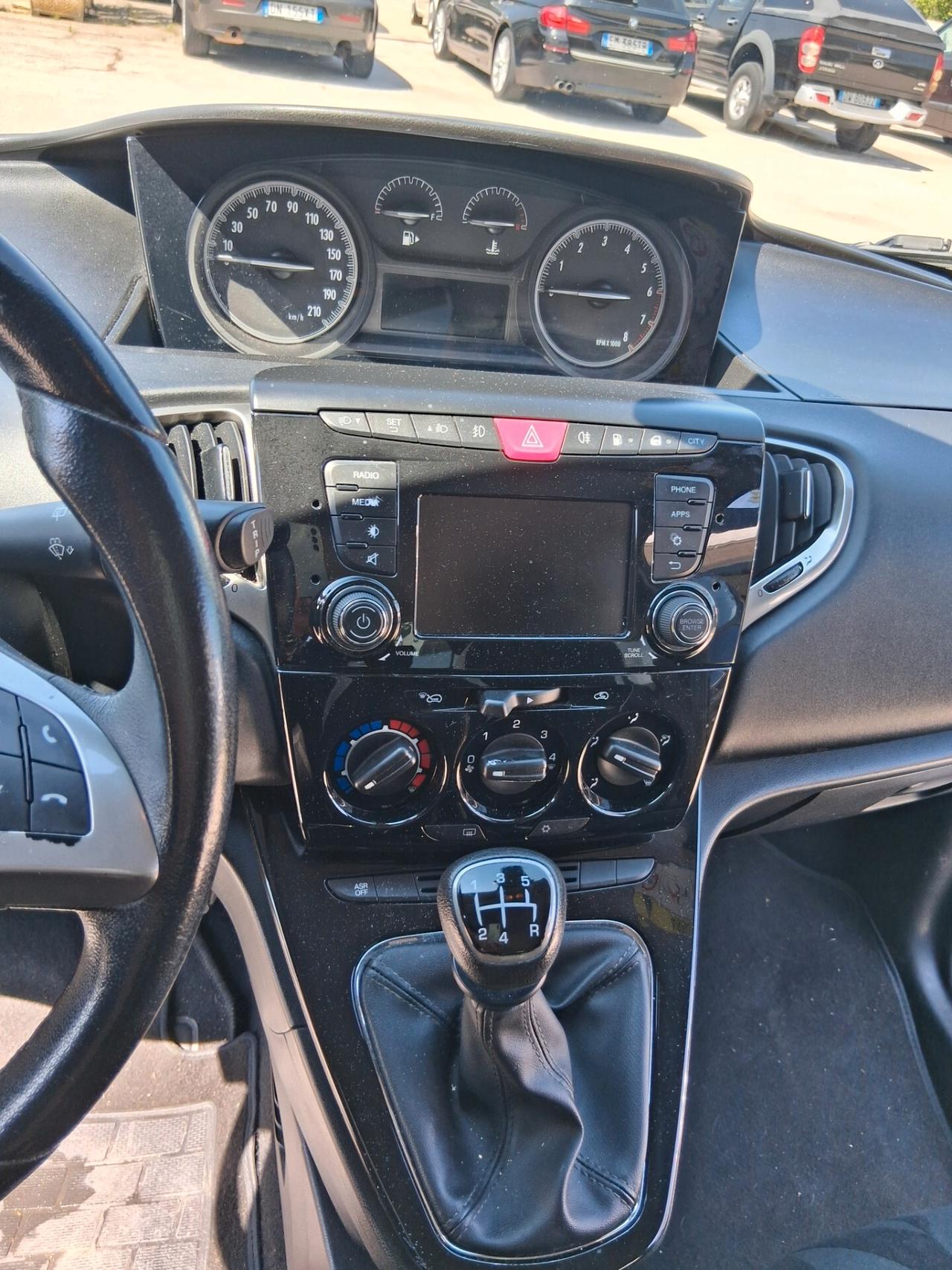 Lancia Ypsilon 1.2 69 CV 5 porte GPL Ecochic Gold
