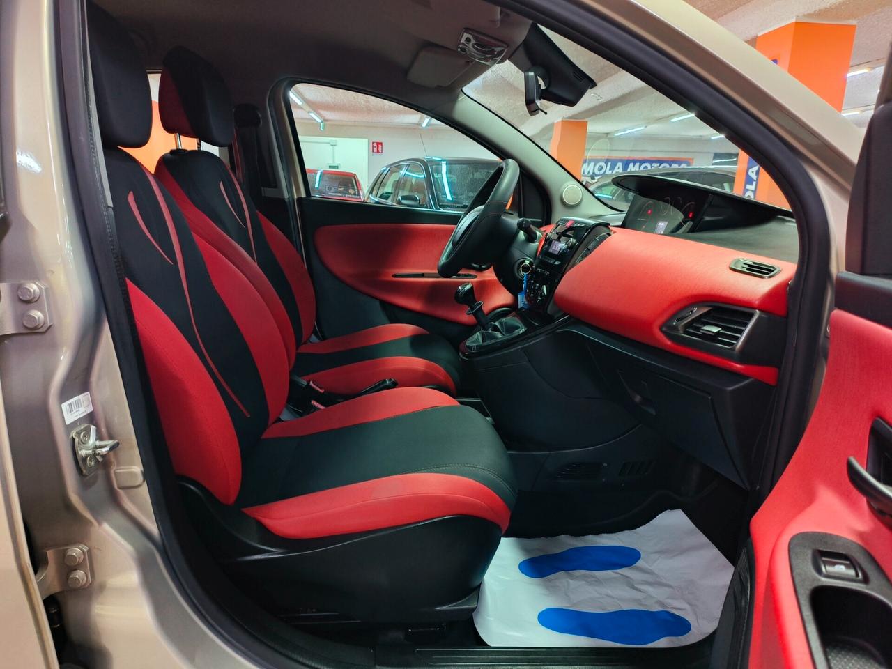 Lancia Ypsilon 0.9 TwinAir 85 CV 5 porte S&S Gold