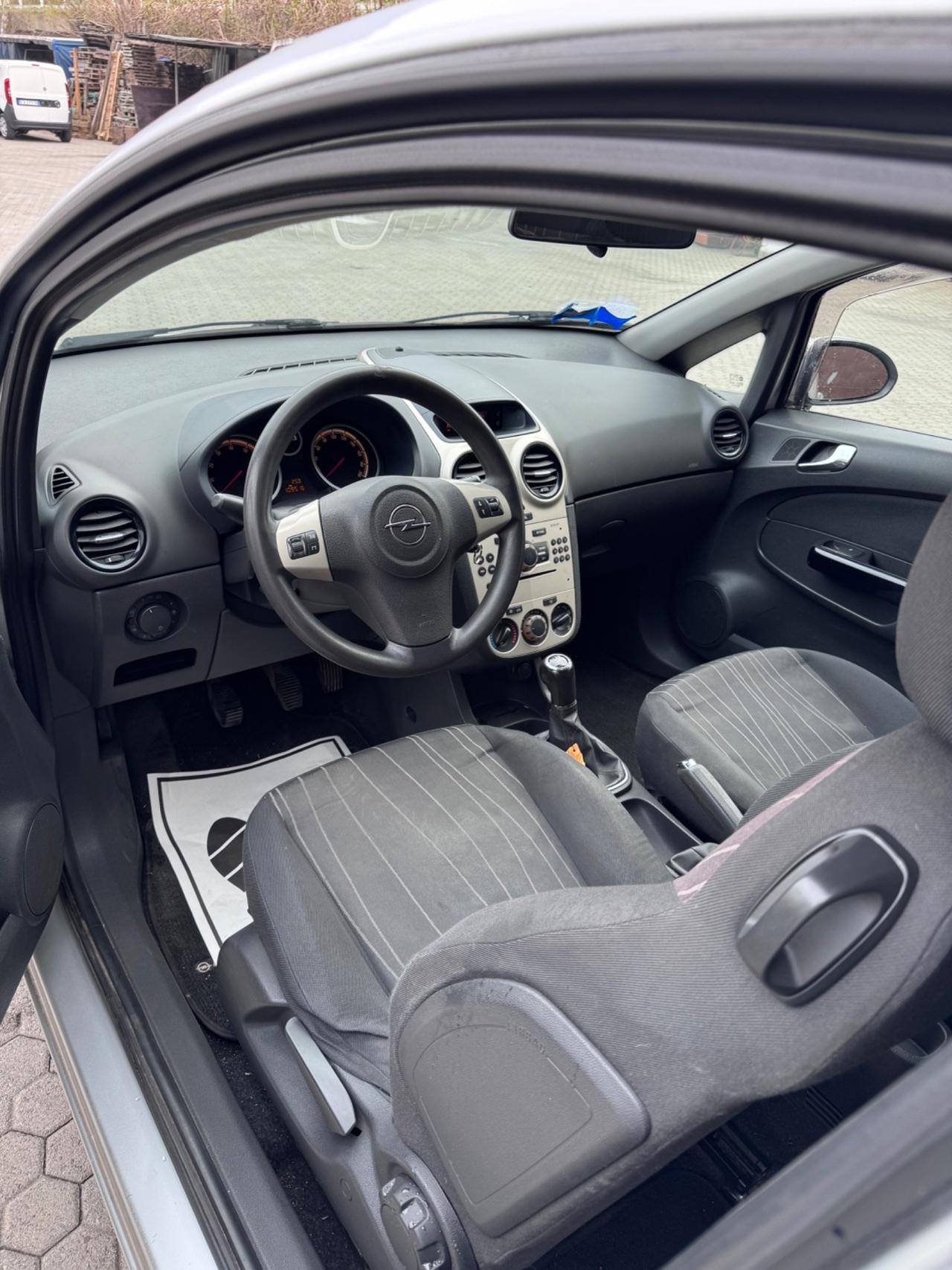 Opel Corsa 1.2 3 porte Sport