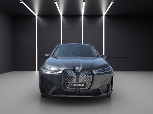 BMW iX xDrive40 Pacchetto Sportivo