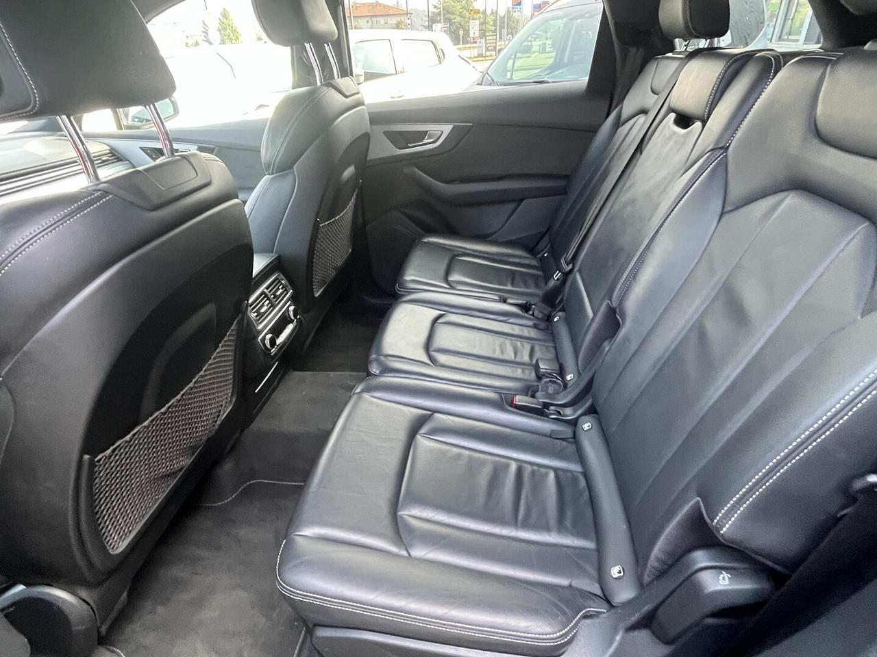 AUDI Q 7 3000 TDI 272 CV S.LINE ( GANCIO TRAINO )