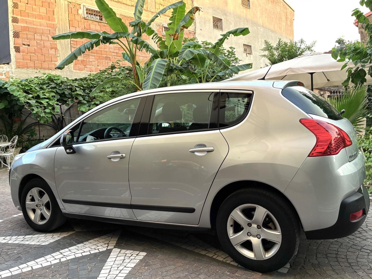 Peugeot 3008 1.6 HDi 112CV cambio robotizzato Business