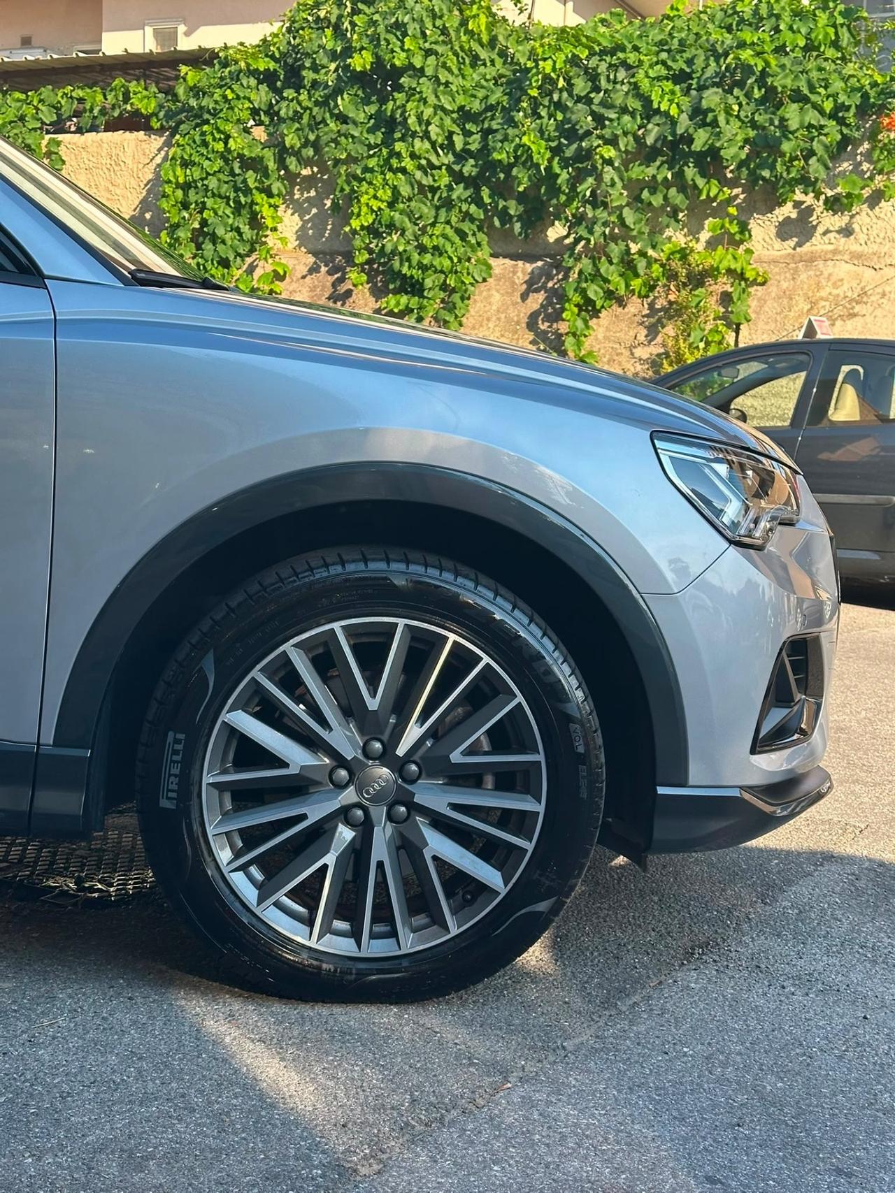 Audi Q3 40 TDI quattro S tronic Business Advanced