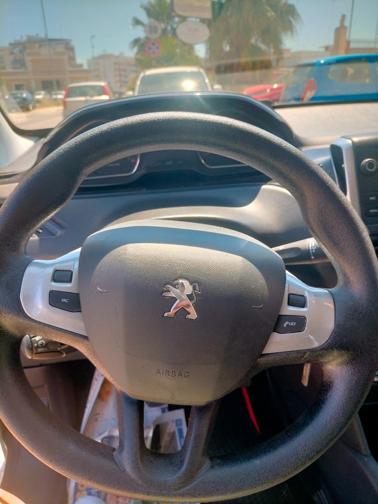 Peugeot 208 1.4 HDi 68 CV 5 porte Allure
