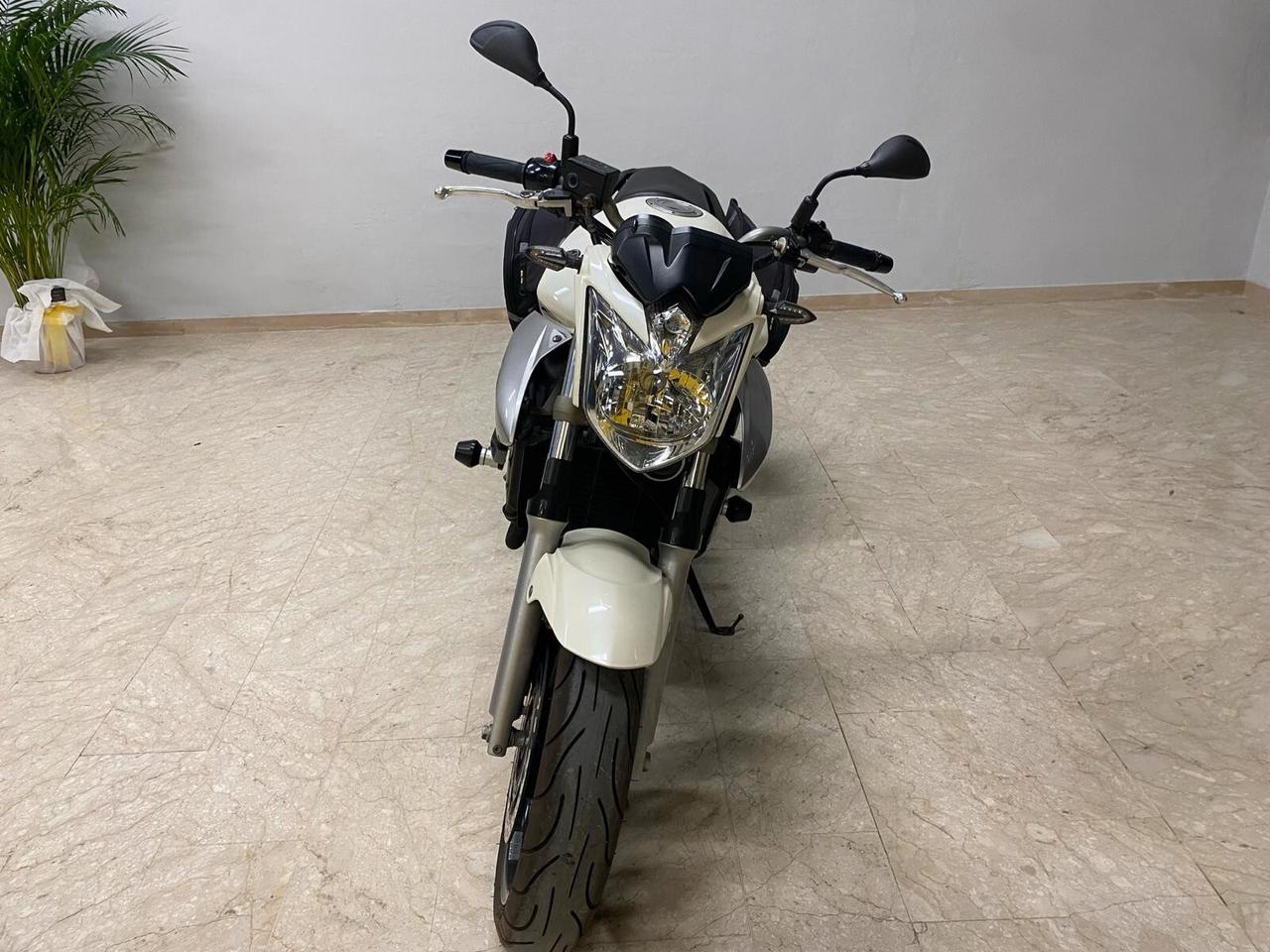 Yamaha XJ6 CLOUDY WHITE