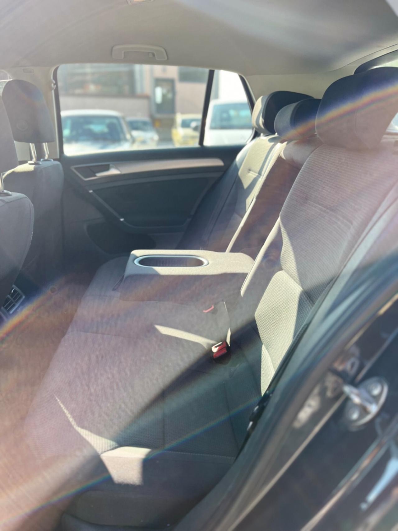 Volkswagen Golf 7 1.6 TDI DSG PERFETTA NEOPATENTATI