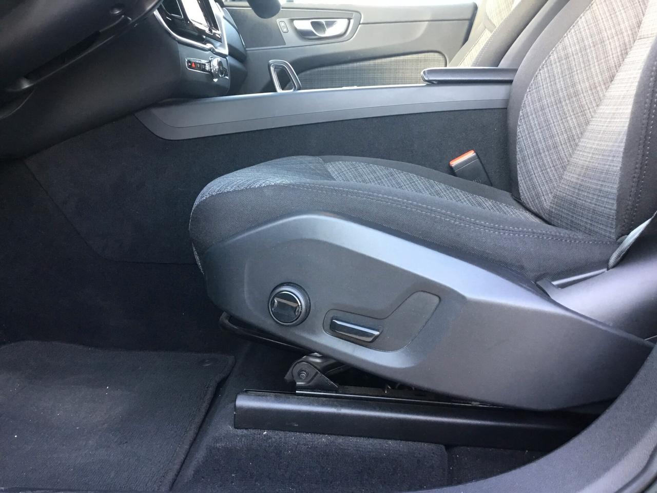 Volvo XC 60 XC60 B4 (d) automatico Core