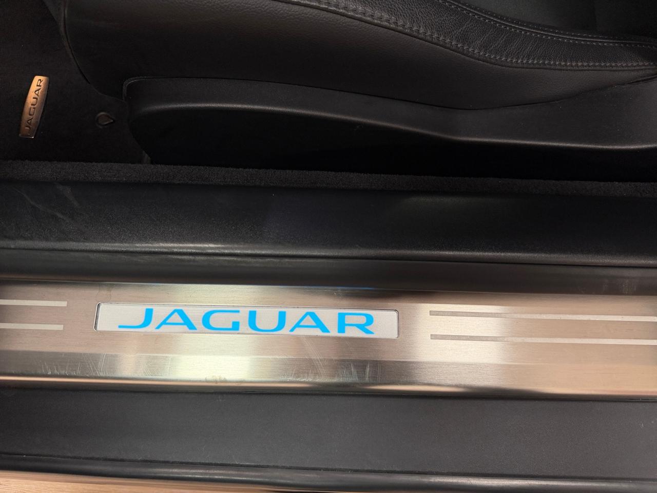 JAGUAR F-Type - F-Type Coupe 2.0 i4 R-Dynamic rwd 300cv auto