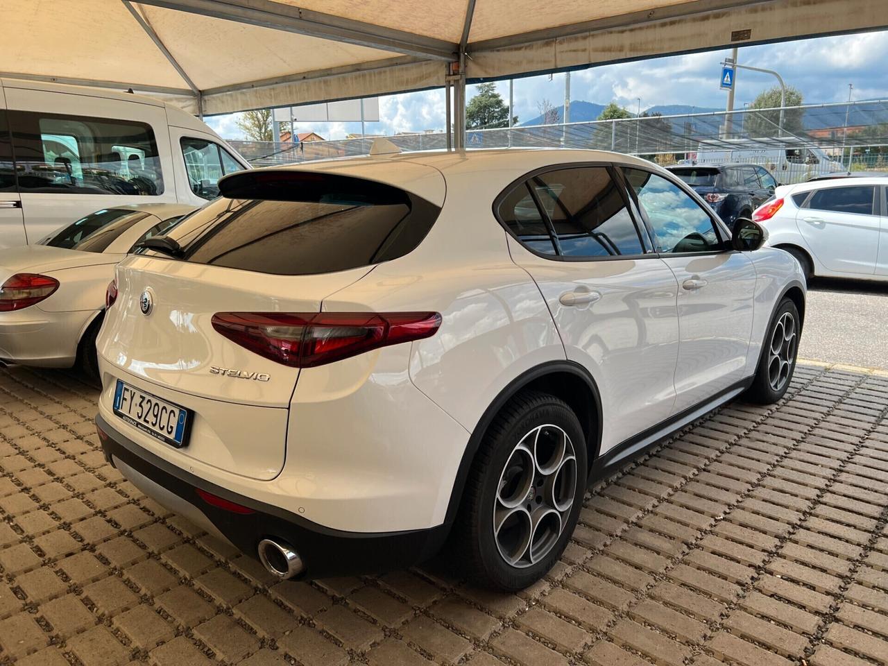 Alfa Romeo Stelvio 2.2 Turbodiesel 160 CV AT8 RWD Sport-Tech