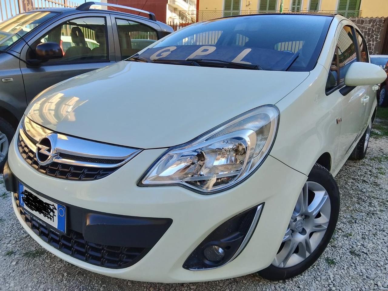 Opel Corsa 1.2 5 porte anno 2013