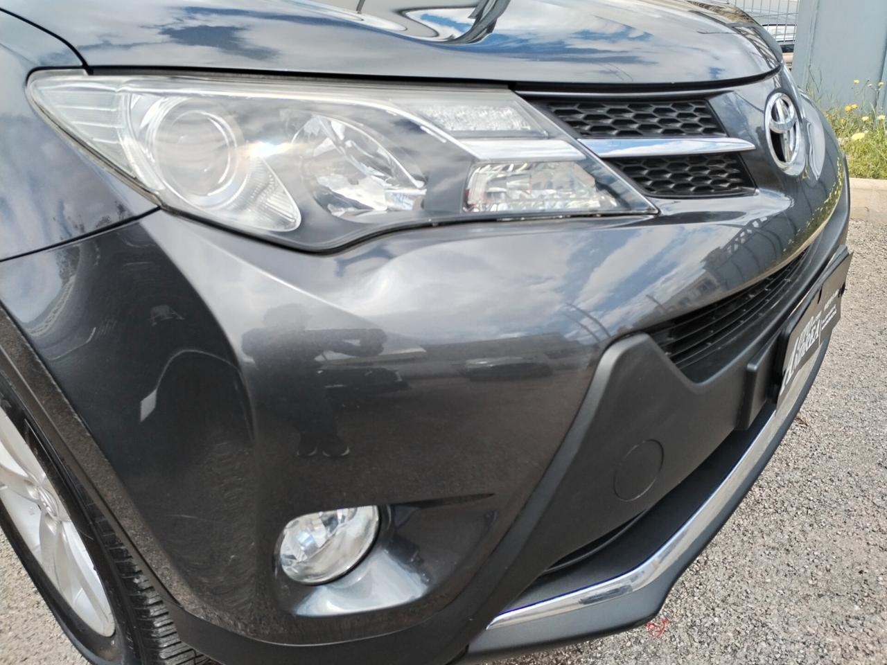 Toyota rav4 2.0d-4 d 2wd 124cv full optional 2014