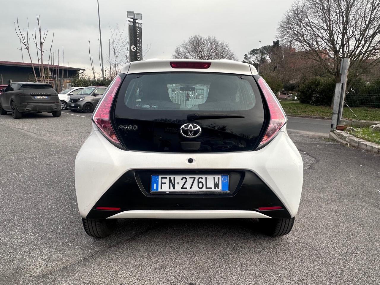 Toyota Aygo 1.0 VVT-i 69 CV 5 porte x-play TSS MMT MEDIA TOUCH SCREEN GARANZIA PERMUTE E RATE