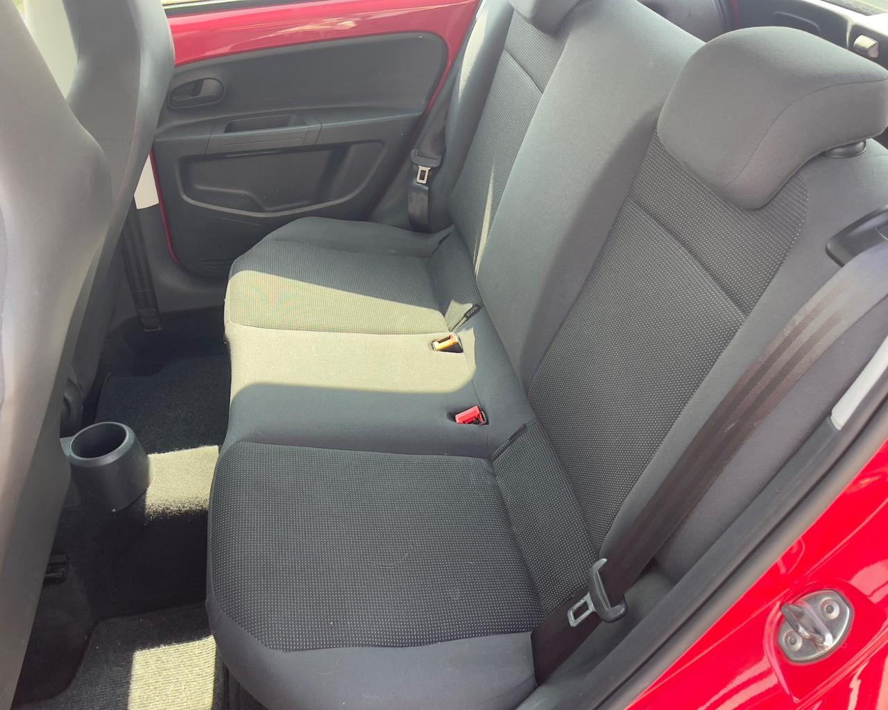 VOLKSWAGEN UP 1.0 5 2012