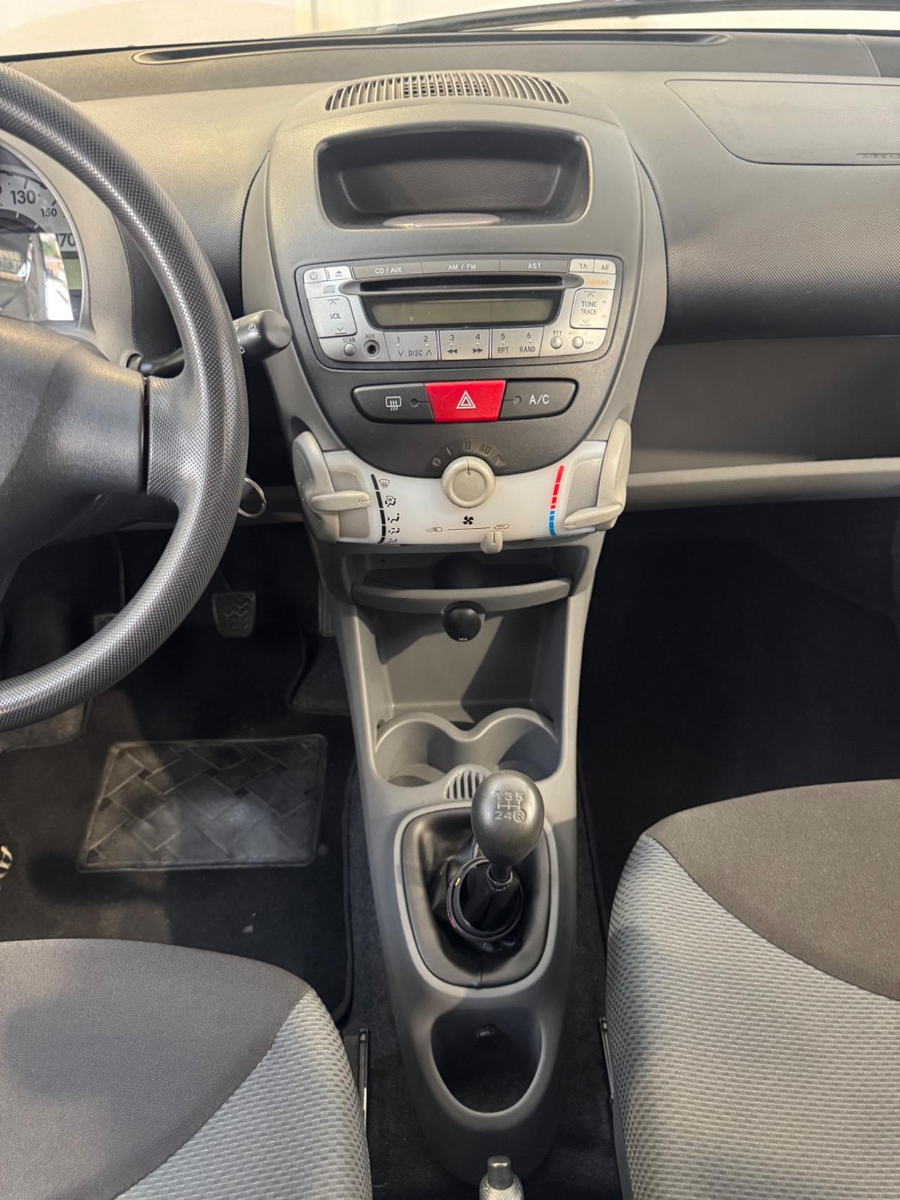 Toyota Aygo 1.0 12V VVT-i 5 porte Sol