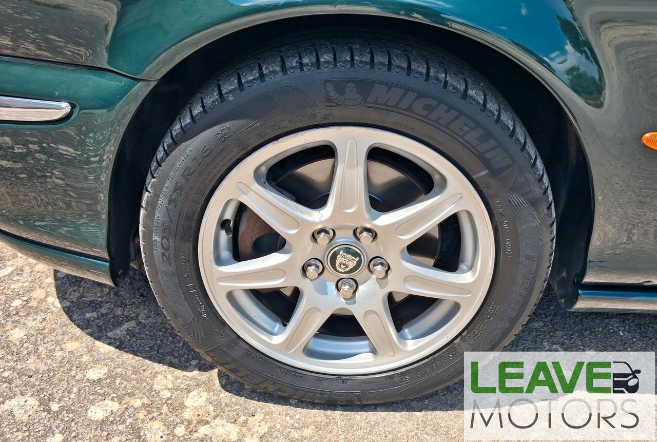 Jaguar X-Type 2 litri V6 Executive (M1540)