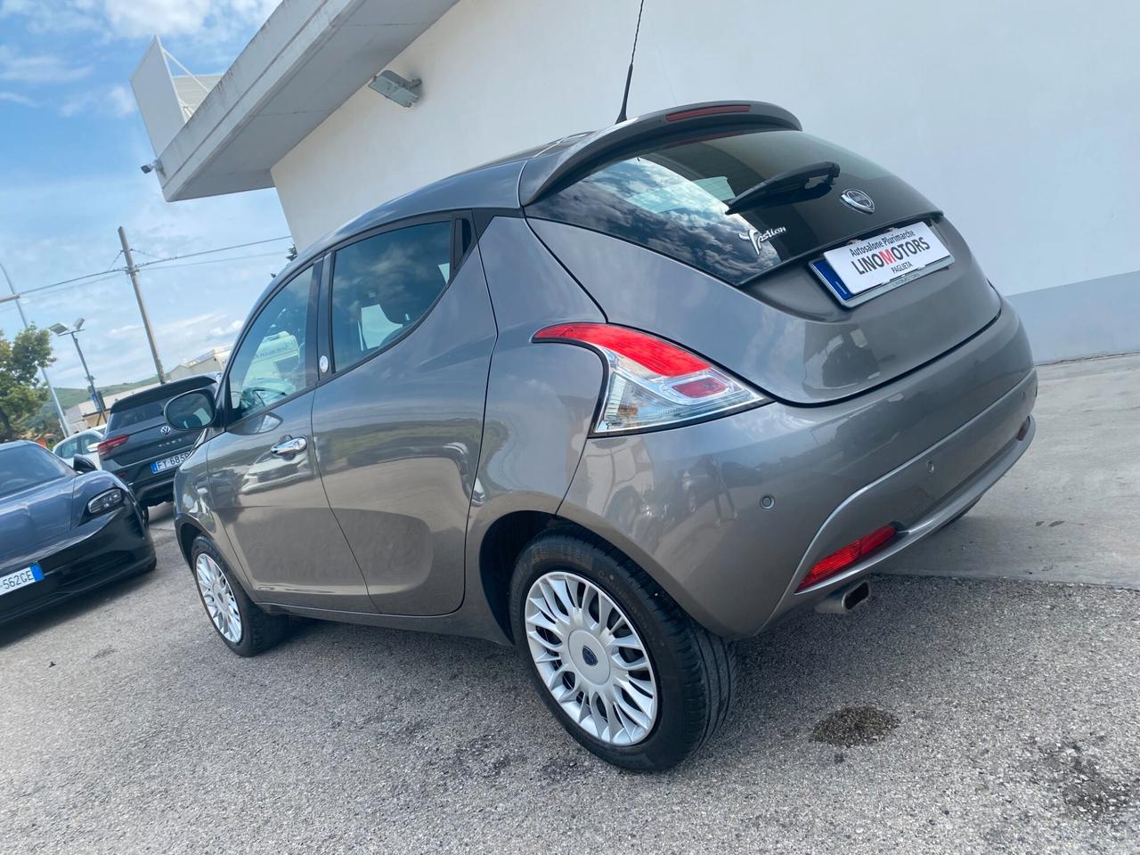 Lancia Ypsilon 1.2 69 CV 5 porte GPL Ecochic Silver