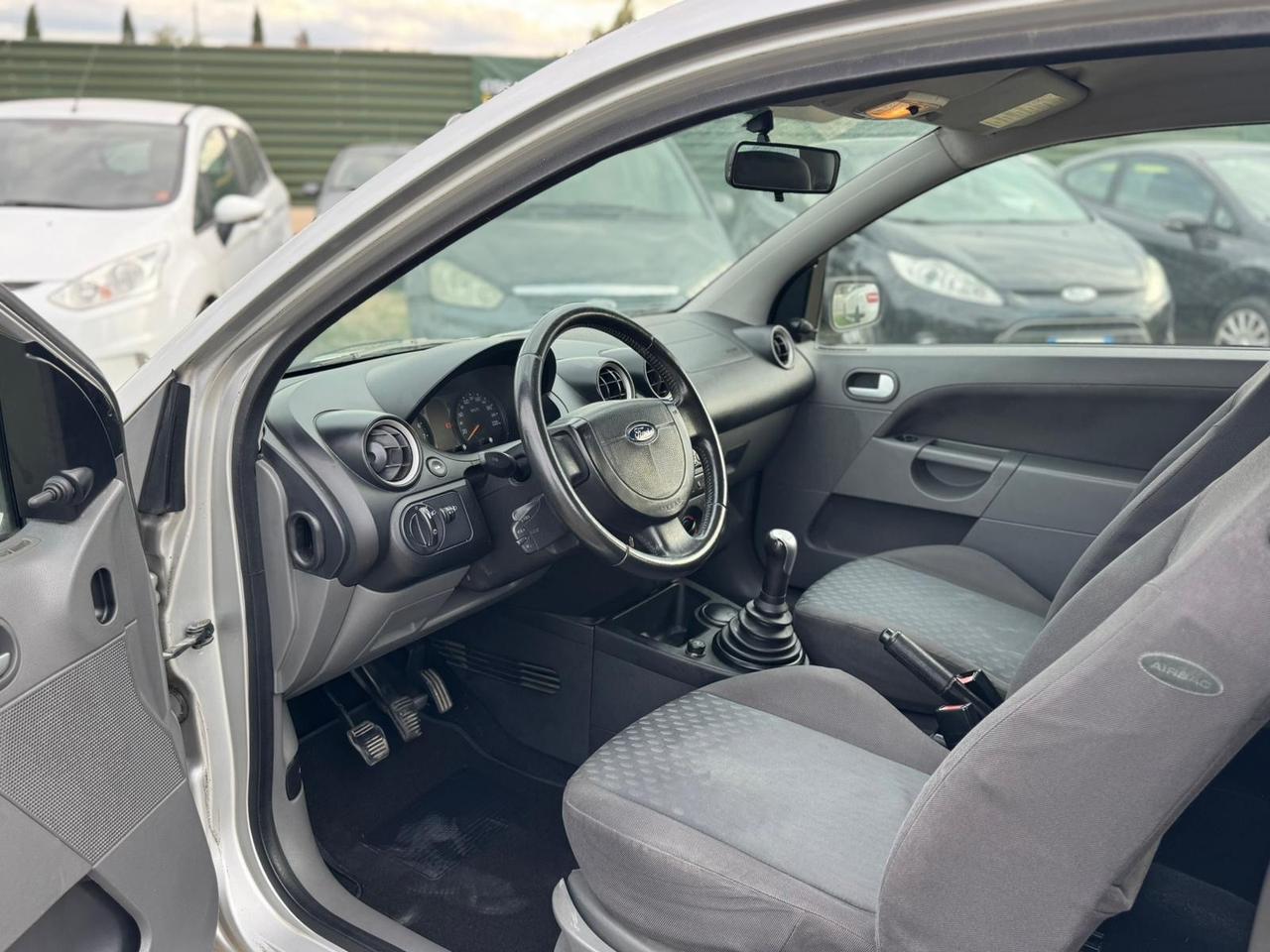 Ford Fiesta 1.2 16V 3p. Ghia Neopatentati