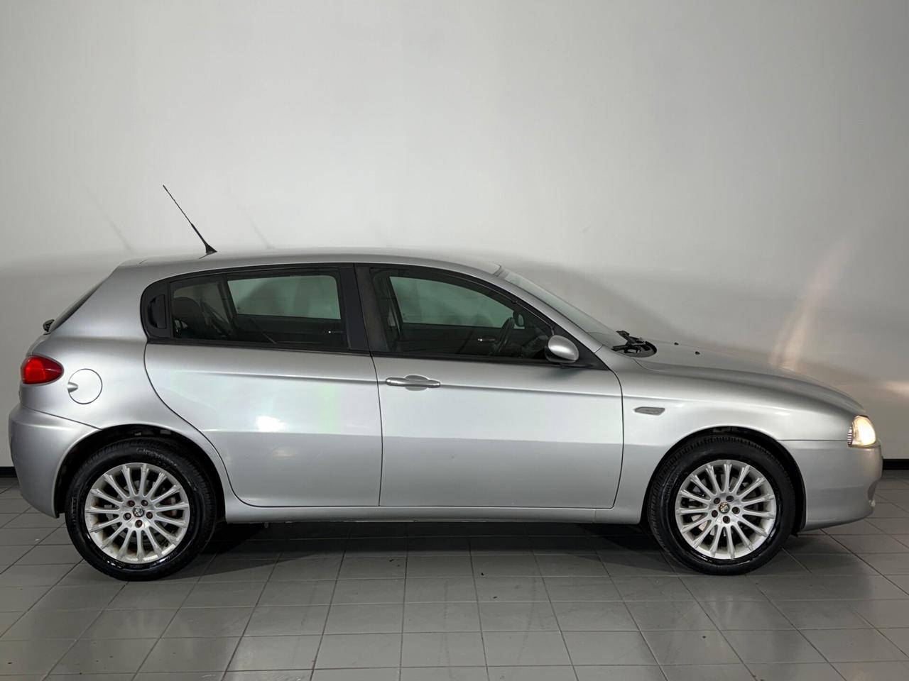Alfa Romeo 147 1.6 16V TS 5 porte Exclusive NEOPATENTATI