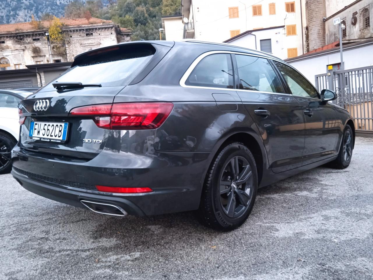 Audi A4 Avant 30 TDI S tronic Design