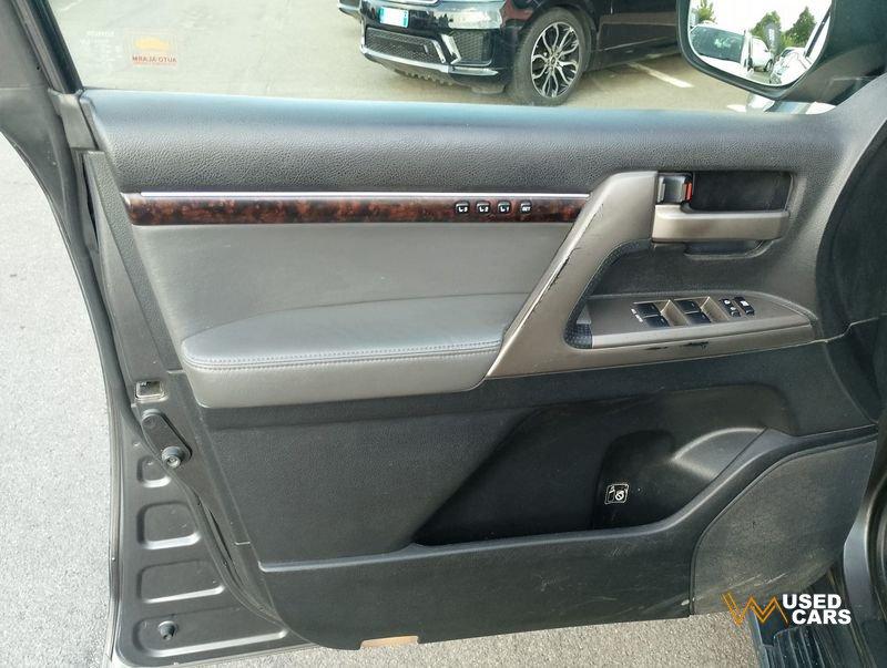 Toyota Land Cruiser V8 Land Cruiser V8 4.5 D4-D 5 posti