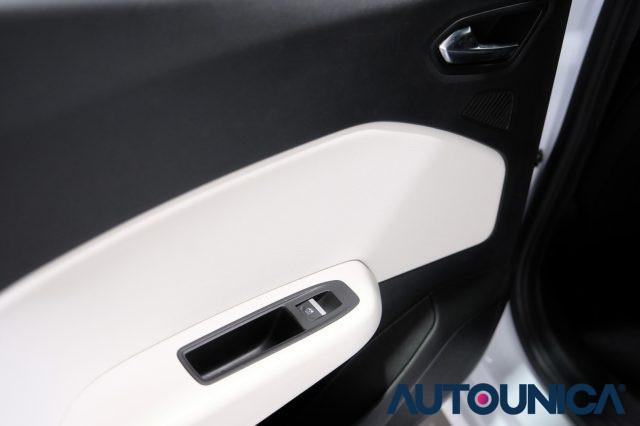 RENAULT Clio FULL HYBRID E-TECH 140 CV 5PORTE INTENS NEOPATENTI